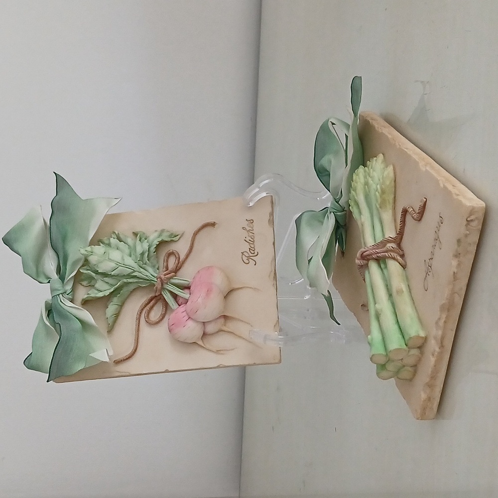 Mud Pie 1999 3D Resin Wall Plaques Radishes Asparagus Set of 2 - 4" x 5.5"